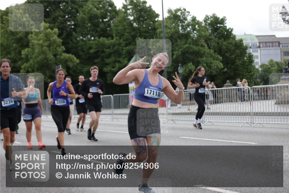 29.06.2025 - hella hamburg halbmarathon Jannik Wohlers http://msf.ph/oto/8254906 29.06.2025 10:31:31 Lombardsbrücke 1235, 1311, 1373, 1879, 2384, 2672, 2831, 2832, 3221, 3239, 3358, 3751, 3752, 4877, 5156, 5601, 6160, 6718, 6727, 7295, 7334, 7344, 7695, 7789, 7816, 7898, 8304, 8538, 8620, 9078, 9104, 9478, 10148, 10653, 11178, 12319, 12663, 12755, 13026, 14536, 14793, 15102, 16200, 16310, 17118, 17342, 18283, 18369, 18428, 18433, 18629, 18838, 18931 meine-sportfotos.de