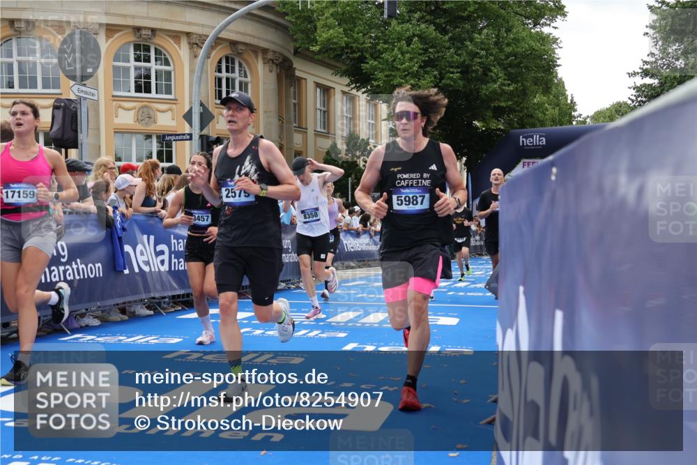 29.06.2025 - hella hamburg halbmarathon Strokosch-Dieckow http://msf.ph/oto/8254907 29.06.2025 10:41:33 Ziel 2579, 2797, 3204, 4893, 5987, 7796, 8358, 9640, 9885, 10894, 12588, 13457, 13714, 14275, 16084, 17159, 17882, 18442, 18491 meine-sportfotos.de