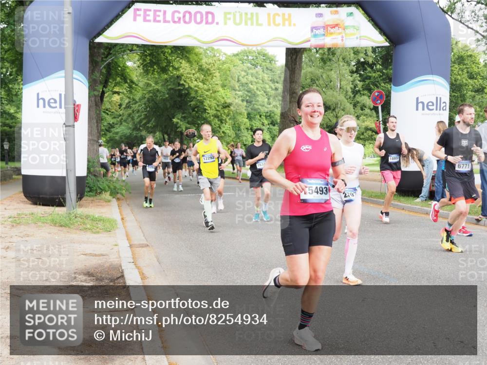 29.06.2025 - hella hamburg halbmarathon MichiJ http://msf.ph/oto/8254934 29.06.2025 10:29:18 Zwischen KM18-KM19 1912, 2568, 2797, 4303, 5050, 6495, 6771, 9640, 9979, 11767, 12292, 13457, 15493, 15542, 16580, 18192, 18573, 18802 meine-sportfotos.de