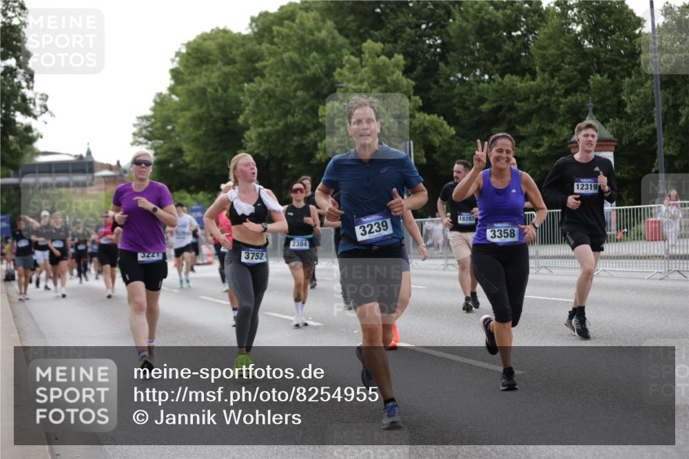 29.06.2025 - hella hamburg halbmarathon Jannik Wohlers http://msf.ph/oto/8254955 29.06.2025 10:31:32 Lombardsbrücke 1311, 1373, 2384, 2672, 2831, 2832, 3221, 3239, 3358, 3751, 3752, 4877, 5156, 5601, 6160, 6718, 6727, 7295, 7334, 7344, 7695, 7789, 7816, 7898, 8304, 8538, 8620, 9078, 9478, 10148, 10653, 12319, 12663, 12755, 13026, 14536, 14793, 15102, 16200, 16310, 17118, 17342, 17958, 18283, 18369, 18428, 18433, 18629, 18838, 18931 meine-sportfotos.de