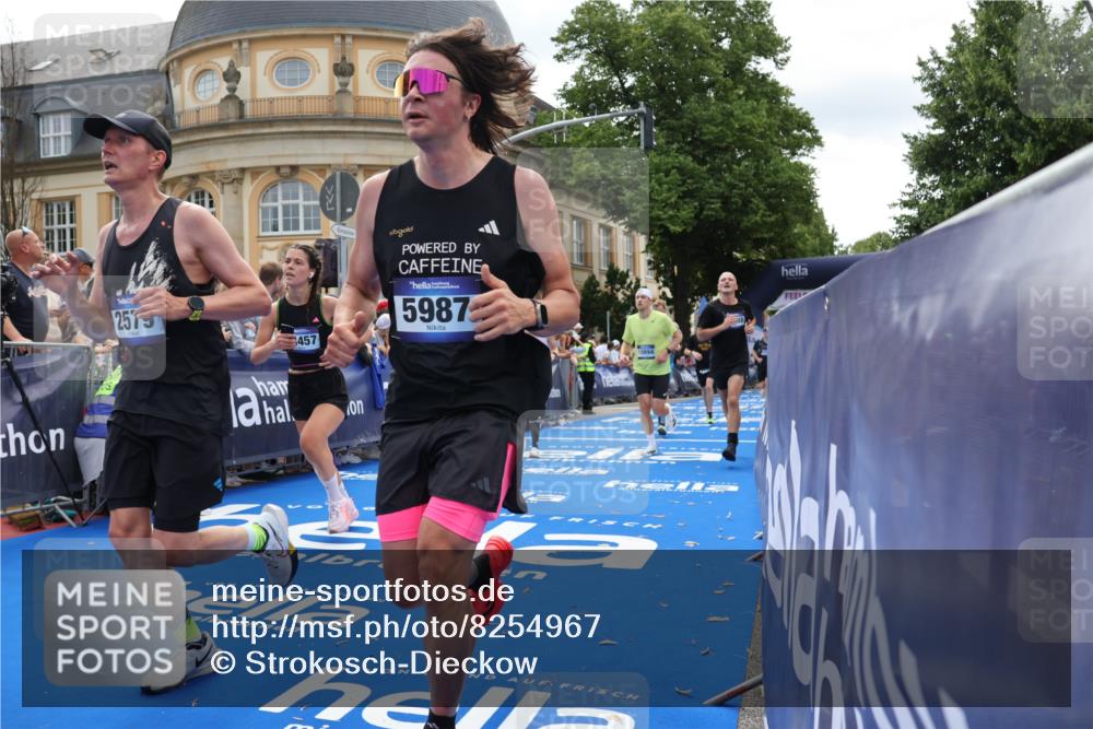 29.06.2025 - hella hamburg halbmarathon Strokosch-Dieckow http://msf.ph/oto/8254967 29.06.2025 10:41:34 Ziel 2579, 4893, 5987, 8358, 9640, 9885, 10894, 12588, 13457, 13714, 14275, 16084, 17159, 17882, 18442, 18491 meine-sportfotos.de