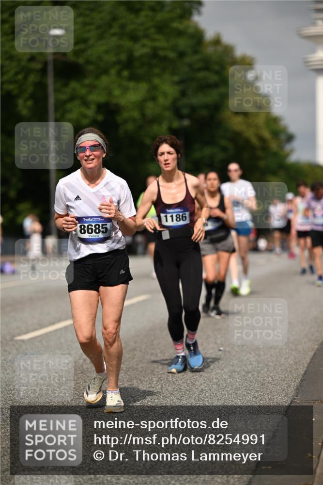 29.06.2025 - hella hamburg halbmarathon Dr. Thomas Lammeyer http://msf.ph/oto/8254991 29.06.2025 10:14:32 Kennedybrücke 1052, 1186, 1456, 5182, 5653, 5806, 7058, 8685, 9150, 9829 meine-sportfotos.de