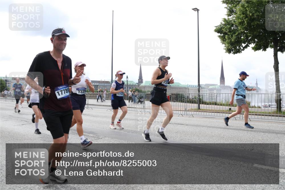 29.06.2025 - hella hamburg halbmarathon Lena Gebhardt http://msf.ph/oto/8255003 29.06.2025 10:34:19 Lombardsbrücke 1417, 1672, 1705, 1787, 2023, 2265, 2412, 2464, 2482, 2496, 2510, 2511, 2526, 2801, 2933, 3145, 3264, 3340, 3345, 3829, 3848, 4479, 4540, 4807, 4824, 4826, 5561, 5584, 5609, 5691, 6034, 6105, 6171, 6329, 6364, 6571, 6574, 7027, 7324, 7329, 7565, 7644, 7733, 8202, 8277, 8349, 8375, 8377, 8383, 8401, 8705, 8965, 9094, 9379, 9875, 10007, 10071, 10360, 10564, 10674, 11872, 13957, 16238, 16390, 16682, 16919, 17230, 18158, 18941 meine-sportfotos.de