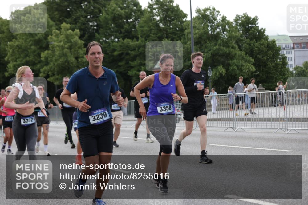 29.06.2025 - hella hamburg halbmarathon Jannik Wohlers http://msf.ph/oto/8255016 29.06.2025 10:31:32 Lombardsbrücke 1311, 1373, 2384, 2672, 2831, 2832, 3221, 3239, 3358, 3751, 3752, 4877, 5156, 5601, 6160, 6718, 6727, 7295, 7334, 7344, 7695, 7789, 7816, 7898, 8304, 8538, 8620, 9078, 9478, 10148, 10653, 12319, 12663, 12755, 13026, 14536, 14793, 15102, 16200, 16310, 17118, 17342, 17958, 18283, 18369, 18428, 18433, 18629, 18838, 18931 meine-sportfotos.de