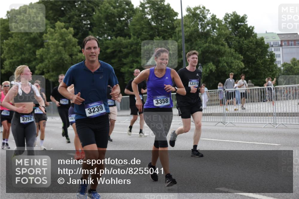 29.06.2025 - hella hamburg halbmarathon Jannik Wohlers http://msf.ph/oto/8255041 29.06.2025 10:31:32 Lombardsbrücke 1311, 1373, 2384, 2672, 2831, 2832, 3221, 3239, 3358, 3751, 3752, 4877, 5156, 5601, 6160, 6718, 6727, 7295, 7334, 7344, 7695, 7789, 7816, 7898, 8304, 8538, 8620, 9078, 9478, 10148, 10653, 12319, 12663, 12755, 13026, 14536, 14793, 15102, 16200, 16310, 17118, 17342, 17958, 18283, 18369, 18428, 18433, 18629, 18838, 18931 meine-sportfotos.de