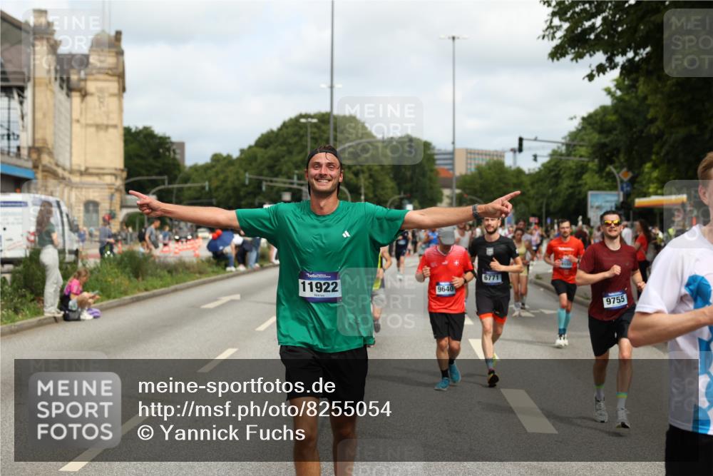 29.06.2025 - hella hamburg halbmarathon Yannick Fuchs http://msf.ph/oto/8255054 29.06.2025 10:35:46 20KM 1136, 1631, 2579, 2797, 3618, 4205, 4303, 4380, 4634, 4871, 4893, 5387, 5709, 6550, 6683, 6771, 6901, 7378, 7432, 7774, 7796, 8122, 8358, 9358, 9547, 9640, 9659, 9711, 9755, 9885, 10375, 10783, 11062, 11765, 11922, 12292, 12385, 12895, 13268, 13457, 14555, 14661, 15247, 15351, 16816, 17032, 17100, 17720, 17834, 18045, 18049, 18412, 18442, 18573, 18802 meine-sportfotos.de