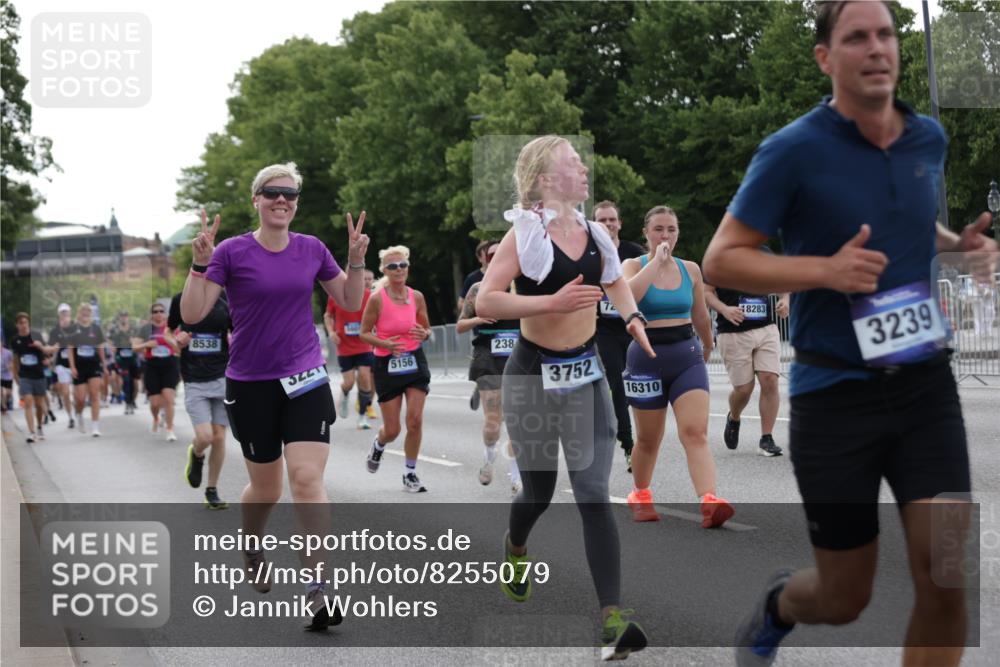29.06.2025 - hella hamburg halbmarathon Jannik Wohlers http://msf.ph/oto/8255079 29.06.2025 10:31:33 Lombardsbrücke 1311, 1373, 2384, 2672, 2831, 2832, 3221, 3239, 3358, 3751, 3752, 4877, 5156, 5601, 6160, 6718, 6727, 7295, 7334, 7344, 7570, 7695, 7789, 7816, 7898, 8304, 8538, 8620, 9078, 10148, 10653, 11462, 12319, 12663, 12755, 13026, 14536, 14793, 16200, 16310, 17118, 17342, 17958, 18283, 18369, 18428, 18629, 18838, 18931 meine-sportfotos.de