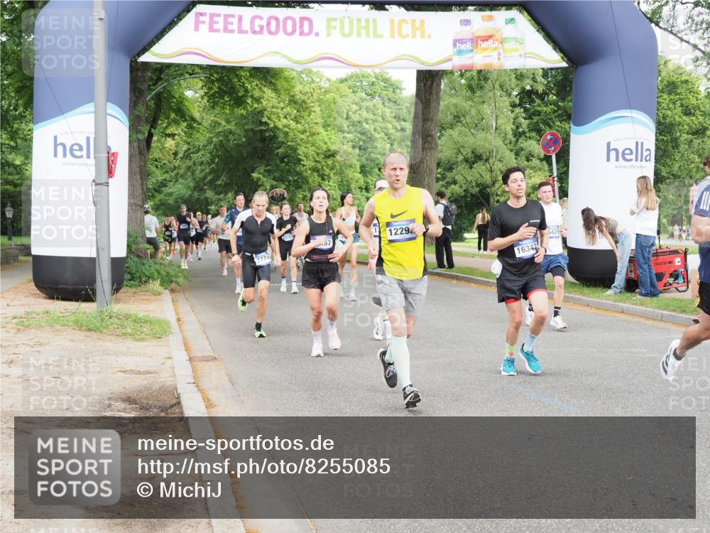 29.06.2025 - hella hamburg halbmarathon MichiJ http://msf.ph/oto/8255085 29.06.2025 10:29:20 Zwischen KM18-KM19 1912, 2797, 4303, 5050, 6429, 6495, 6771, 7774, 9640, 9979, 10783, 12292, 13457, 15493, 15542, 16201, 16347, 16580, 17971, 18192, 18573, 18802 meine-sportfotos.de