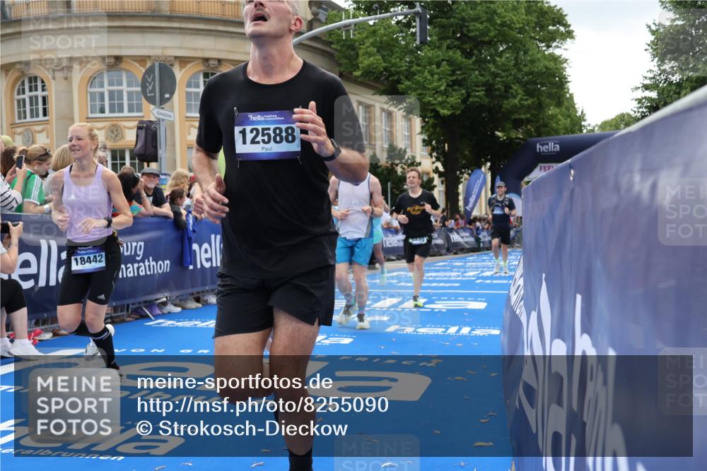 29.06.2025 - hella hamburg halbmarathon Strokosch-Dieckow http://msf.ph/oto/8255090 29.06.2025 10:41:35 Ziel 1512, 2579, 5987, 8358, 9640, 9885, 10894, 12588, 13457, 13714, 14275, 16084, 17159, 18442, 18491 meine-sportfotos.de