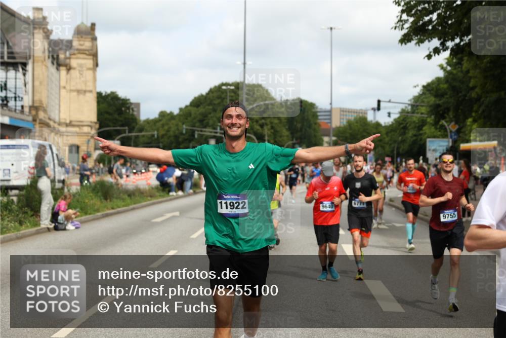 29.06.2025 - hella hamburg halbmarathon Yannick Fuchs http://msf.ph/oto/8255100 29.06.2025 10:35:46 20KM 1136, 1631, 2579, 2797, 3618, 4205, 4303, 4380, 4634, 4871, 4893, 5387, 5709, 6550, 6683, 6771, 6901, 7378, 7432, 7774, 7796, 8122, 8358, 9358, 9547, 9640, 9659, 9711, 9755, 9885, 10375, 10783, 11062, 11765, 11922, 12292, 12385, 12895, 13268, 13457, 14555, 14661, 15247, 15351, 16816, 17032, 17100, 17720, 17834, 18045, 18049, 18412, 18442, 18573, 18802 meine-sportfotos.de