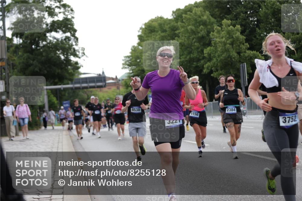 29.06.2025 - hella hamburg halbmarathon Jannik Wohlers http://msf.ph/oto/8255128 29.06.2025 10:31:34 Lombardsbrücke 1311, 1373, 2384, 2672, 2832, 3221, 3239, 3358, 3751, 3752, 4877, 5156, 5601, 6718, 6727, 7135, 7295, 7344, 7570, 7695, 7789, 7816, 7898, 8538, 9078, 10148, 10653, 11462, 12319, 12663, 12755, 13026, 14536, 14793, 16200, 16310, 17118, 17342, 17958, 18283, 18369, 18428, 18629, 18838, 18931 meine-sportfotos.de