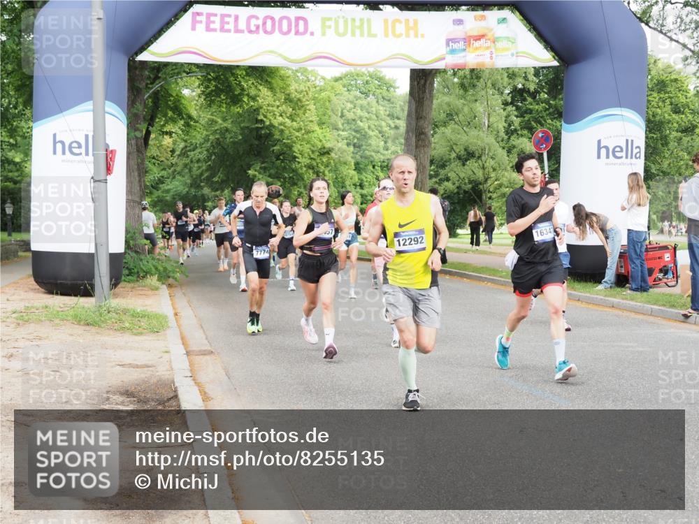 29.06.2025 - hella hamburg halbmarathon MichiJ http://msf.ph/oto/8255135 29.06.2025 10:29:20 Zwischen KM18-KM19 1912, 2797, 4303, 5050, 6429, 6495, 6771, 7774, 9640, 9979, 10783, 12292, 13457, 15493, 15542, 16201, 16347, 16580, 17971, 18192, 18573, 18802 meine-sportfotos.de
