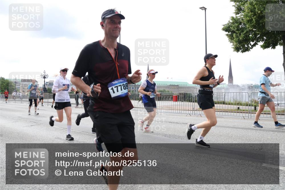 29.06.2025 - hella hamburg halbmarathon Lena Gebhardt http://msf.ph/oto/8255136 29.06.2025 10:34:19 Lombardsbrücke 1417, 1672, 1705, 1787, 2023, 2265, 2412, 2464, 2482, 2496, 2510, 2511, 2526, 2801, 2933, 3145, 3264, 3340, 3345, 3829, 3848, 4479, 4540, 4807, 4824, 4826, 5561, 5584, 5609, 5691, 6034, 6105, 6171, 6329, 6364, 6571, 6574, 7027, 7324, 7329, 7565, 7644, 7733, 8202, 8277, 8349, 8375, 8377, 8383, 8401, 8705, 8965, 9094, 9379, 9875, 10007, 10071, 10360, 10564, 10674, 11872, 13957, 16238, 16390, 16682, 16919, 17230, 18158, 18941 meine-sportfotos.de