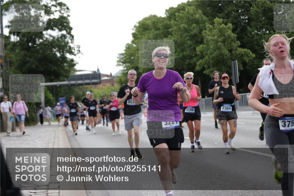 29.06.2025 - hella hamburg halbmarathon Jannik Wohlers http://msf.ph/oto/8255141 29.06.2025 10:31:34 Lombardsbrücke 1311, 1373, 2384, 2672, 2832, 3221, 3239, 3358, 3751, 3752, 4877, 5156, 5601, 6718, 6727, 7135, 7295, 7344, 7570, 7695, 7789, 7816, 7898, 8538, 9078, 10148, 10653, 11462, 12319, 12663, 12755, 13026, 14536, 14793, 16200, 16310, 17118, 17342, 17958, 18283, 18369, 18428, 18629, 18838, 18931 meine-sportfotos.de