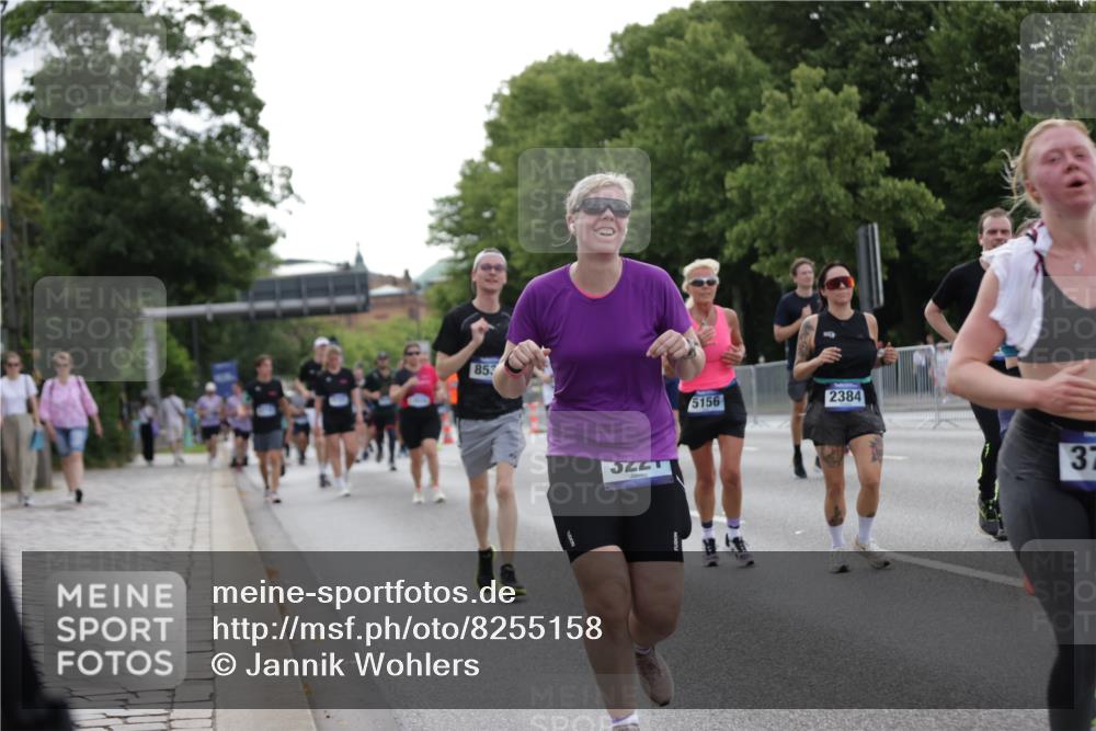 29.06.2025 - hella hamburg halbmarathon Jannik Wohlers http://msf.ph/oto/8255158 29.06.2025 10:31:34 Lombardsbrücke 1311, 1373, 2384, 2672, 2832, 3221, 3239, 3358, 3751, 3752, 4877, 5156, 5601, 6718, 6727, 7135, 7295, 7344, 7570, 7695, 7789, 7816, 7898, 8538, 9078, 10148, 10653, 11462, 12319, 12663, 12755, 13026, 14536, 14793, 16200, 16310, 17118, 17342, 17958, 18283, 18369, 18428, 18629, 18838, 18931 meine-sportfotos.de