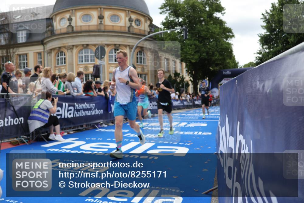 29.06.2025 - hella hamburg halbmarathon Strokosch-Dieckow http://msf.ph/oto/8255171 29.06.2025 10:41:36 Ziel 1512, 2579, 5987, 8358, 9640, 9885, 10894, 12588, 13457, 13714, 14275, 15535, 16084, 17159, 18442, 18491 meine-sportfotos.de