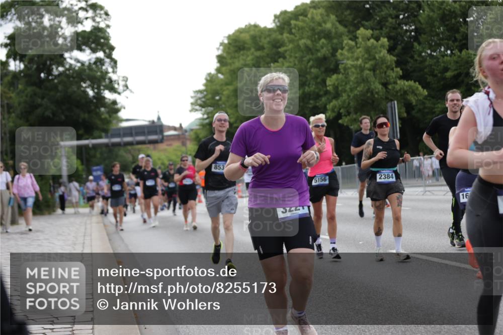 29.06.2025 - hella hamburg halbmarathon Jannik Wohlers http://msf.ph/oto/8255173 29.06.2025 10:31:34 Lombardsbrücke 1311, 1373, 2384, 2672, 2832, 3221, 3239, 3358, 3751, 3752, 4877, 5156, 5601, 6718, 6727, 7135, 7295, 7344, 7570, 7695, 7789, 7816, 7898, 8538, 9078, 10148, 10653, 11462, 12319, 12663, 12755, 13026, 14536, 14793, 16200, 16310, 17118, 17342, 17958, 18283, 18369, 18428, 18629, 18838, 18931 meine-sportfotos.de