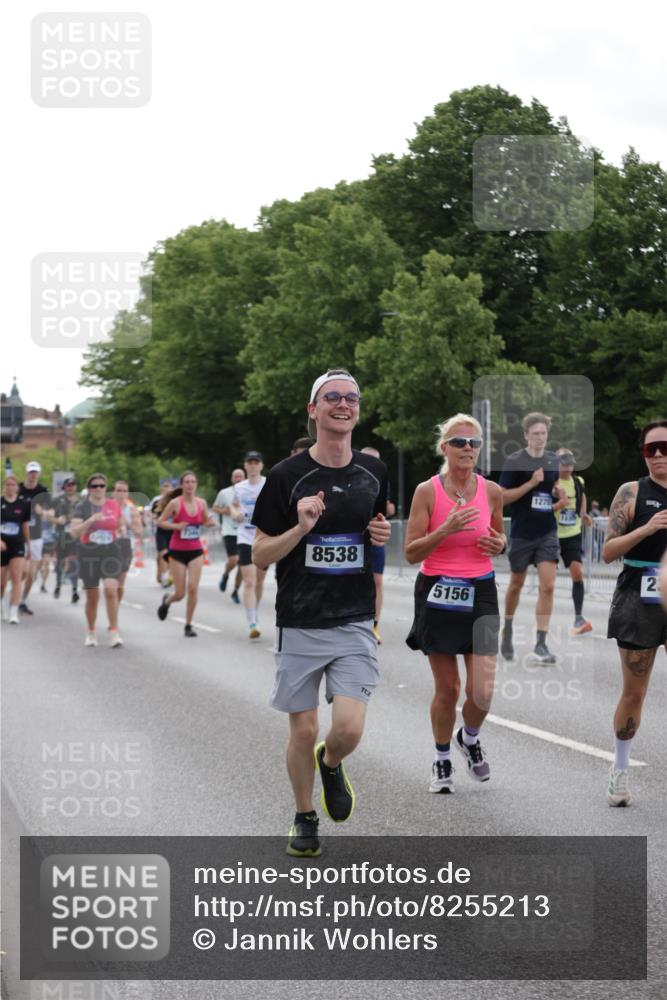 29.06.2025 - hella hamburg halbmarathon Jannik Wohlers http://msf.ph/oto/8255213 29.06.2025 10:31:35 Lombardsbrücke 1311, 1373, 2384, 2672, 3221, 3239, 3358, 3751, 3752, 3822, 4877, 4924, 5156, 5601, 6718, 6727, 7135, 7295, 7344, 7570, 7695, 7789, 7816, 7898, 8538, 10148, 10653, 11462, 12319, 12663, 12755, 13026, 14536, 14793, 15471, 16200, 16310, 17118, 17342, 17958, 18283, 18369, 18428, 18629, 18838, 18931 meine-sportfotos.de