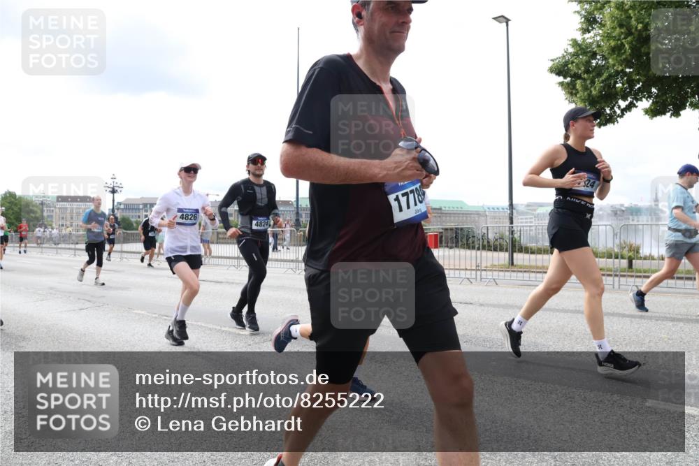 29.06.2025 - hella hamburg halbmarathon Lena Gebhardt http://msf.ph/oto/8255222 29.06.2025 10:34:19 Lombardsbrücke 1417, 1672, 1705, 1787, 2023, 2265, 2412, 2464, 2482, 2496, 2510, 2511, 2526, 2801, 2933, 3145, 3264, 3340, 3345, 3829, 3848, 4479, 4540, 4807, 4824, 4826, 5561, 5584, 5609, 5691, 6034, 6105, 6171, 6329, 6364, 6571, 6574, 7027, 7324, 7329, 7565, 7644, 7733, 8202, 8277, 8349, 8375, 8377, 8383, 8401, 8705, 8965, 9094, 9379, 9875, 10007, 10071, 10360, 10564, 10674, 11872, 13957, 16238, 16390, 16682, 16919, 17230, 18158, 18941 meine-sportfotos.de