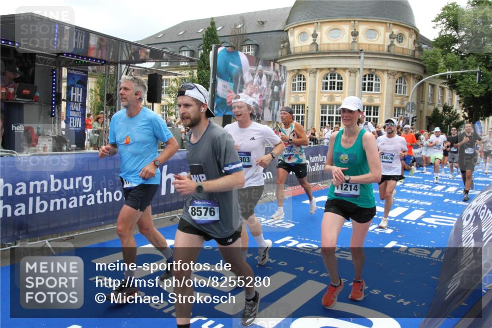 29.06.2025 - hella hamburg halbmarathon Michael Strokosch http://msf.ph/oto/8255280 29.06.2025 10:50:40 Ziel 1399, 1750, 4346, 6282, 6662, 6712, 7397, 7583, 7786, 8576, 9057, 11214, 13808, 13812, 13875, 15519, 15803, 16291, 16806, 17179, 17247, 18006, 18413, 18820 meine-sportfotos.de