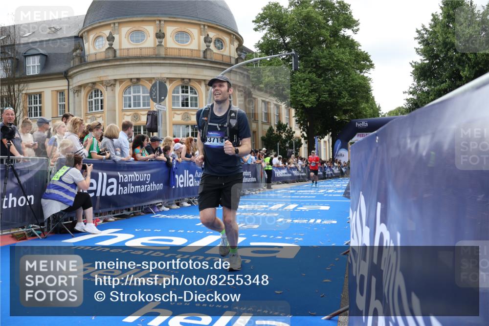 29.06.2025 - hella hamburg halbmarathon Strokosch-Dieckow http://msf.ph/oto/8255348 29.06.2025 10:41:38 Ziel 1512, 1763, 8358, 9640, 9885, 10894, 13457, 13714, 14275, 14346, 15535, 16084, 18442, 18491 meine-sportfotos.de