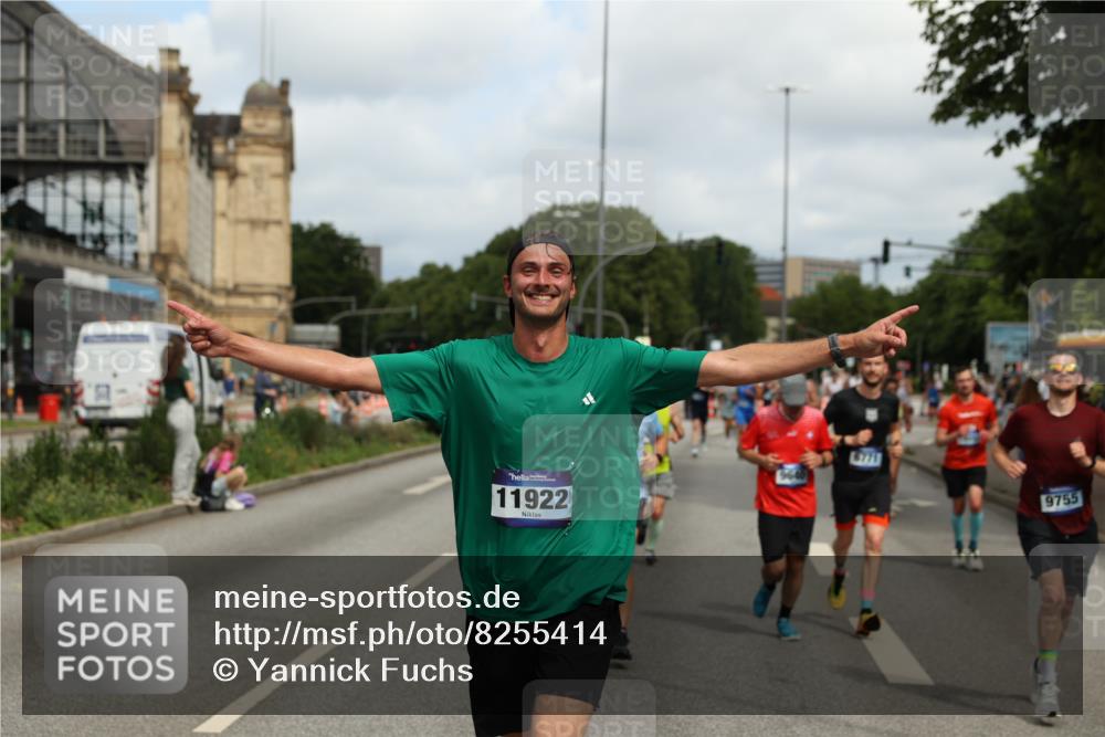 29.06.2025 - hella hamburg halbmarathon Yannick Fuchs http://msf.ph/oto/8255414 29.06.2025 10:35:47 20KM 1136, 1631, 2579, 2797, 3618, 4205, 4303, 4380, 4871, 4893, 5387, 5709, 6550, 6771, 6901, 7378, 7432, 7774, 7796, 8122, 8358, 9358, 9547, 9640, 9659, 9711, 9755, 9885, 10375, 10783, 11062, 11765, 11922, 12292, 12385, 12434, 12895, 13268, 13457, 14555, 14661, 15247, 15351, 16816, 17032, 17100, 17720, 17834, 18045, 18049, 18412, 18442, 18573, 18802 meine-sportfotos.de