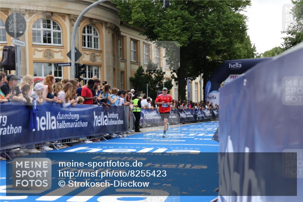 29.06.2025 - hella hamburg halbmarathon Strokosch-Dieckow http://msf.ph/oto/8255423 29.06.2025 10:41:40 Ziel 1512, 1763, 9640, 9885, 10415, 13714, 14346, 15535, 16084, 18491 meine-sportfotos.de