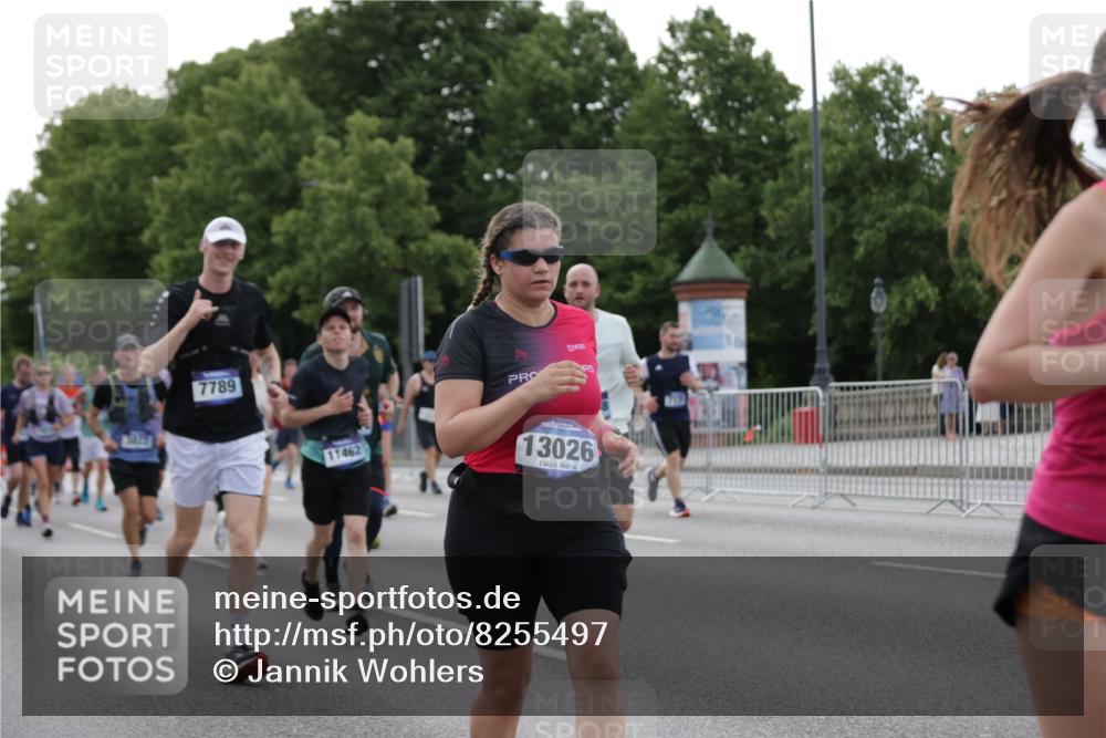 29.06.2025 - hella hamburg halbmarathon Jannik Wohlers http://msf.ph/oto/8255497 29.06.2025 10:31:41 Lombardsbrücke 1311, 1987, 2349, 2384, 2943, 3022, 3221, 3239, 3358, 3752, 3822, 4314, 4605, 4924, 5156, 5496, 5601, 5658, 5743, 6218, 6252, 6718, 6727, 7135, 7239, 7295, 7344, 7535, 7570, 7695, 7789, 7816, 7898, 8538, 10248, 10924, 11168, 11462, 12136, 12319, 12663, 12755, 12936, 13026, 13959, 13960, 14029, 14105, 14191, 14536, 14599, 15471, 16200, 17118, 17342, 17958, 18283, 18369, 18428, 18838, 18931 meine-sportfotos.de