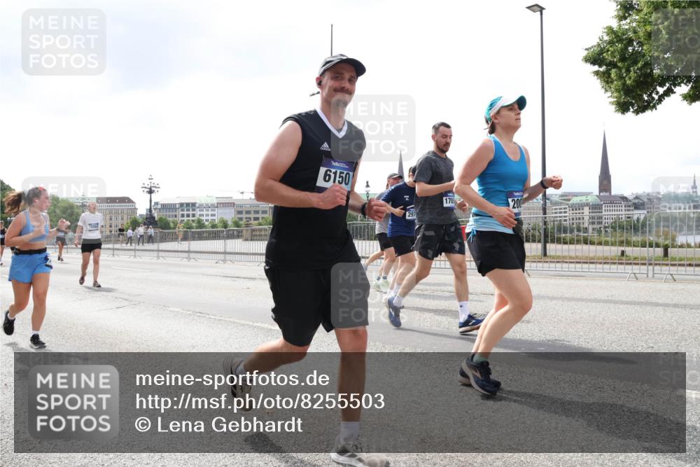 29.06.2025 - hella hamburg halbmarathon Lena Gebhardt http://msf.ph/oto/8255503 29.06.2025 10:45:50 Lombardsbrücke 1004, 1033, 1060, 1085, 1100, 1104, 1421, 1426, 1555, 1713, 1854, 1867, 1868, 1983, 2008, 2216, 2217, 2398, 2423, 2522, 2550, 2657, 2664, 2773, 2917, 2954, 2965, 2973, 3357, 3377, 4104, 4223, 4224, 4306, 4317, 4388, 4572, 5044, 5339, 5635, 5703, 5769, 5770, 5892, 5949, 6133, 6150, 6333, 6392, 6623, 6922, 7268, 7283, 7356, 7530, 7541, 7605, 7859, 7894, 8745, 9120, 9121, 9426, 9620, 10030, 10182, 10225, 10327, 10329, 10367, 10511, 11358, 11876 meine-sportfotos.de