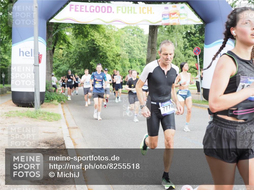 29.06.2025 - hella hamburg halbmarathon MichiJ http://msf.ph/oto/8255518 29.06.2025 10:29:22 Zwischen KM18-KM19 1677, 1912, 2797, 4303, 5050, 6429, 6495, 6771, 7774, 9540, 9640, 9979, 10783, 12292, 12895, 13457, 15493, 16201, 16347, 16580, 17971, 18192, 18802 meine-sportfotos.de