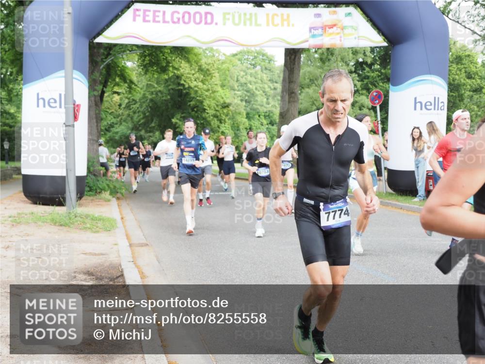 29.06.2025 - hella hamburg halbmarathon MichiJ http://msf.ph/oto/8255558 29.06.2025 10:29:22 Zwischen KM18-KM19 1677, 1912, 2797, 4303, 5050, 6429, 6495, 6771, 7774, 9540, 9640, 9979, 10783, 12292, 12895, 13457, 15493, 16201, 16347, 16580, 17971, 18192, 18802 meine-sportfotos.de