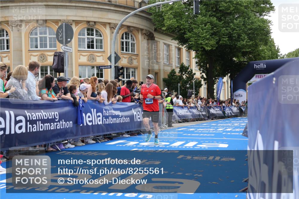29.06.2025 - hella hamburg halbmarathon Strokosch-Dieckow http://msf.ph/oto/8255561 29.06.2025 10:41:41 Ziel 1512, 1763, 9640, 9885, 10415, 11765, 13714, 14346, 15535, 15935, 16084 meine-sportfotos.de
