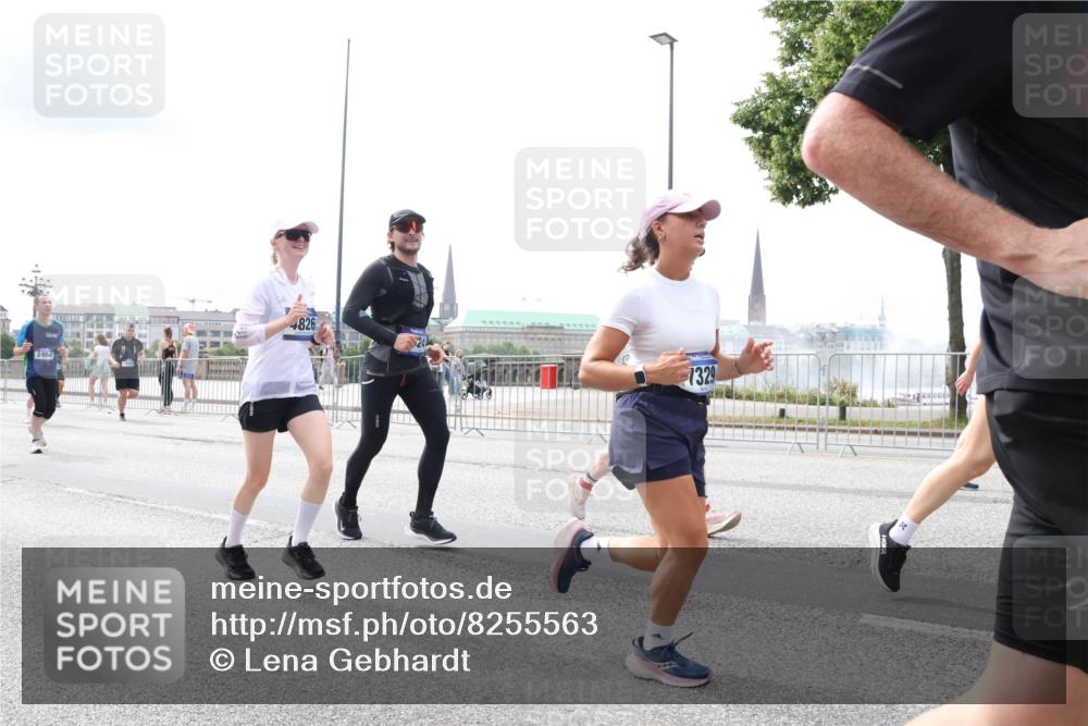 29.06.2025 - hella hamburg halbmarathon Lena Gebhardt http://msf.ph/oto/8255563 29.06.2025 10:34:19 Lombardsbrücke 1417, 1672, 1705, 1787, 2023, 2265, 2412, 2464, 2482, 2496, 2510, 2511, 2526, 2801, 2933, 3145, 3264, 3340, 3345, 3829, 3848, 4479, 4540, 4807, 4824, 4826, 5561, 5584, 5609, 5691, 6034, 6105, 6171, 6329, 6364, 6571, 6574, 7027, 7324, 7329, 7565, 7644, 7733, 8202, 8277, 8349, 8375, 8377, 8383, 8401, 8705, 8965, 9094, 9379, 9875, 10007, 10071, 10360, 10564, 10674, 11872, 13957, 16238, 16390, 16682, 16919, 17230, 18158, 18941 meine-sportfotos.de
