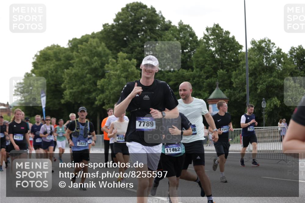 29.06.2025 - hella hamburg halbmarathon Jannik Wohlers http://msf.ph/oto/8255597 29.06.2025 10:31:42 Lombardsbrücke 1311, 1987, 2349, 2384, 2943, 3022, 3221, 3239, 3358, 3752, 3822, 4314, 4605, 4924, 5156, 5496, 5601, 5658, 5743, 6218, 6252, 6718, 6727, 7135, 7239, 7295, 7344, 7535, 7570, 7695, 7789, 7816, 8175, 8538, 10248, 10924, 11168, 11462, 12136, 12319, 12663, 12755, 12936, 13026, 13959, 13960, 14029, 14105, 14191, 14536, 14599, 15471, 16200, 17118, 17342, 17958, 18283, 18369, 18838, 18931 meine-sportfotos.de