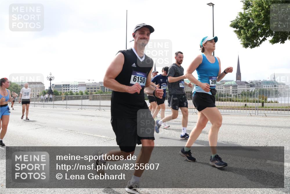 29.06.2025 - hella hamburg halbmarathon Lena Gebhardt http://msf.ph/oto/8255607 29.06.2025 10:45:50 Lombardsbrücke 1004, 1033, 1060, 1085, 1100, 1104, 1421, 1426, 1555, 1713, 1854, 1867, 1868, 1983, 2008, 2216, 2217, 2398, 2423, 2522, 2550, 2657, 2664, 2773, 2917, 2954, 2965, 2973, 3357, 3377, 4104, 4223, 4224, 4306, 4317, 4388, 4572, 5044, 5339, 5635, 5703, 5769, 5770, 5892, 5949, 6133, 6150, 6333, 6392, 6623, 6922, 7268, 7283, 7356, 7530, 7541, 7605, 7859, 7894, 8745, 9120, 9121, 9426, 9620, 10030, 10182, 10225, 10327, 10329, 10367, 10511, 11358, 11876 meine-sportfotos.de