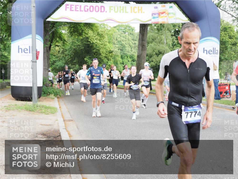 29.06.2025 - hella hamburg halbmarathon MichiJ http://msf.ph/oto/8255609 29.06.2025 10:29:22 Zwischen KM18-KM19 1677, 1912, 2797, 4303, 5050, 6429, 6495, 6771, 7774, 9540, 9640, 9979, 10783, 12292, 12895, 13457, 15493, 16201, 16347, 16580, 17971, 18192, 18802 meine-sportfotos.de