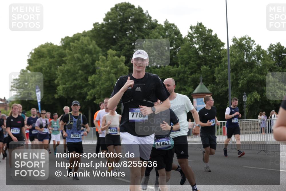 29.06.2025 - hella hamburg halbmarathon Jannik Wohlers http://msf.ph/oto/8255636 29.06.2025 10:31:42 Lombardsbrücke 1311, 1987, 2349, 2384, 2943, 3022, 3221, 3239, 3358, 3752, 3822, 4314, 4605, 4924, 5156, 5496, 5601, 5658, 5743, 6218, 6252, 6718, 6727, 7135, 7239, 7295, 7344, 7535, 7570, 7695, 7789, 7816, 8175, 8538, 10248, 10924, 11168, 11462, 12136, 12319, 12663, 12755, 12936, 13026, 13959, 13960, 14029, 14105, 14191, 14536, 14599, 15471, 16200, 17118, 17342, 17958, 18283, 18369, 18838, 18931 meine-sportfotos.de