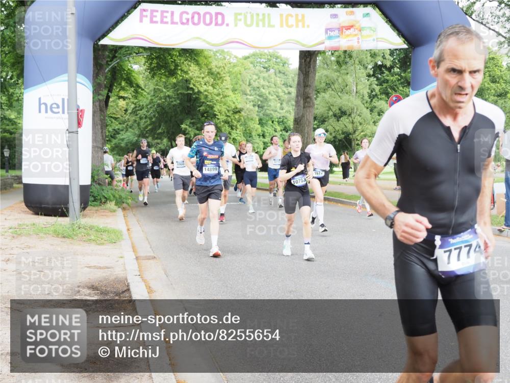 29.06.2025 - hella hamburg halbmarathon MichiJ http://msf.ph/oto/8255654 29.06.2025 10:29:22 Zwischen KM18-KM19 1677, 1912, 2797, 4303, 5050, 6429, 6495, 6771, 7774, 9540, 9640, 9979, 10783, 12292, 12895, 13457, 15493, 16201, 16347, 16580, 17971, 18192, 18802 meine-sportfotos.de