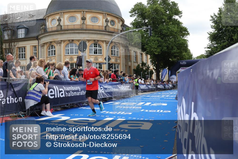 29.06.2025 - hella hamburg halbmarathon Strokosch-Dieckow http://msf.ph/oto/8255694 29.06.2025 10:41:42 Ziel 1512, 1763, 9640, 10415, 11765, 13714, 14346, 15535, 15935 meine-sportfotos.de