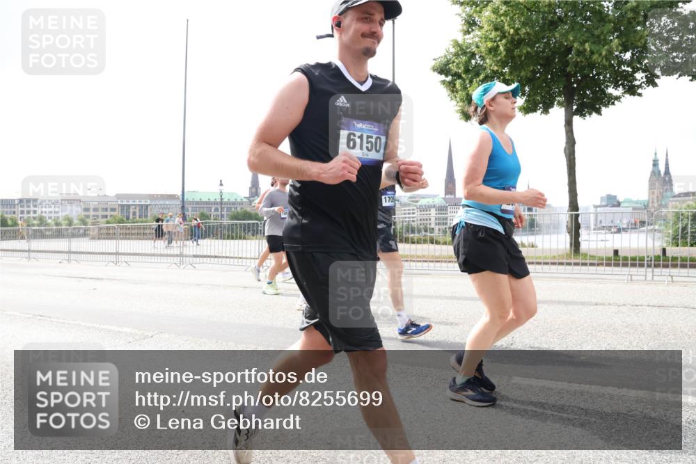 29.06.2025 - hella hamburg halbmarathon Lena Gebhardt http://msf.ph/oto/8255699 29.06.2025 10:45:50 Lombardsbrücke 1004, 1033, 1060, 1085, 1100, 1104, 1421, 1426, 1555, 1713, 1854, 1867, 1868, 1983, 2008, 2216, 2217, 2398, 2423, 2522, 2550, 2657, 2664, 2773, 2917, 2954, 2965, 2973, 3357, 3377, 4104, 4223, 4224, 4306, 4317, 4388, 4572, 5044, 5339, 5635, 5703, 5769, 5770, 5892, 5949, 6133, 6150, 6333, 6392, 6623, 6922, 7268, 7283, 7356, 7530, 7541, 7605, 7859, 7894, 8745, 9120, 9121, 9426, 9620, 10030, 10182, 10225, 10327, 10329, 10367, 10511, 11358, 11876 meine-sportfotos.de