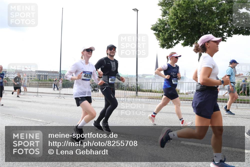 29.06.2025 - hella hamburg halbmarathon Lena Gebhardt http://msf.ph/oto/8255708 29.06.2025 10:34:20 Lombardsbrücke 1025, 1417, 1672, 1705, 1787, 2023, 2265, 2412, 2464, 2482, 2496, 2510, 2511, 2526, 2801, 2933, 3145, 3264, 3340, 3345, 3829, 3848, 4479, 4540, 4807, 4824, 4826, 5561, 5584, 5609, 5691, 6034, 6105, 6171, 6329, 6364, 6571, 6574, 7027, 7324, 7329, 7386, 7565, 7644, 7733, 8277, 8349, 8705, 8965, 9094, 9379, 9875, 10007, 10071, 10360, 10564, 10674, 11872, 13957, 16238, 16311, 16390, 16682, 16919, 17230, 18158, 18941 meine-sportfotos.de
