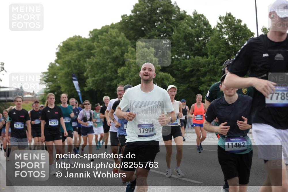29.06.2025 - hella hamburg halbmarathon Jannik Wohlers http://msf.ph/oto/8255763 29.06.2025 10:31:43 Lombardsbrücke 1311, 1987, 2349, 2384, 2943, 3022, 3221, 3358, 3707, 3752, 3778, 3822, 4314, 4605, 4924, 5156, 5496, 5601, 5658, 5743, 6218, 6252, 7135, 7239, 7295, 7344, 7535, 7570, 7695, 7789, 7816, 8175, 8538, 9206, 10248, 10924, 11168, 11462, 12136, 12319, 12755, 12936, 13026, 13959, 13960, 14029, 14105, 14191, 14599, 15471, 16200, 17118, 17958, 18283, 18369, 18838, 18931 meine-sportfotos.de
