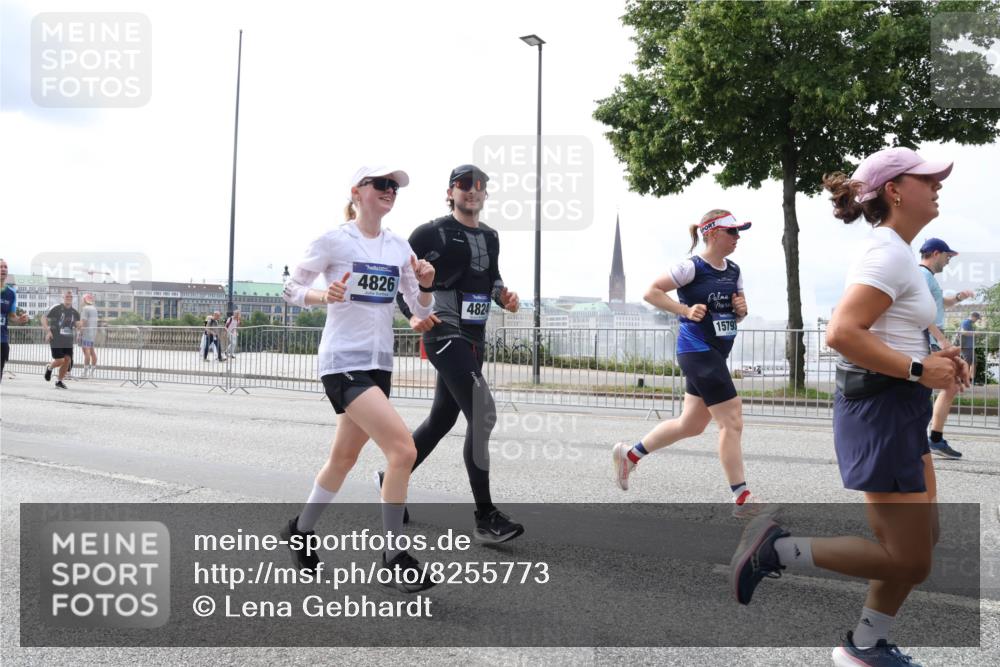 29.06.2025 - hella hamburg halbmarathon Lena Gebhardt http://msf.ph/oto/8255773 29.06.2025 10:34:20 Lombardsbrücke 1025, 1417, 1672, 1705, 1787, 2023, 2265, 2412, 2464, 2482, 2496, 2510, 2511, 2526, 2801, 2933, 3145, 3264, 3340, 3345, 3829, 3848, 4479, 4540, 4807, 4824, 4826, 5561, 5584, 5609, 5691, 6034, 6105, 6171, 6329, 6364, 6571, 6574, 7027, 7324, 7329, 7386, 7565, 7644, 7733, 8277, 8349, 8705, 8965, 9094, 9379, 9875, 10007, 10071, 10360, 10564, 10674, 11872, 13957, 16238, 16311, 16390, 16682, 16919, 17230, 18158, 18941 meine-sportfotos.de