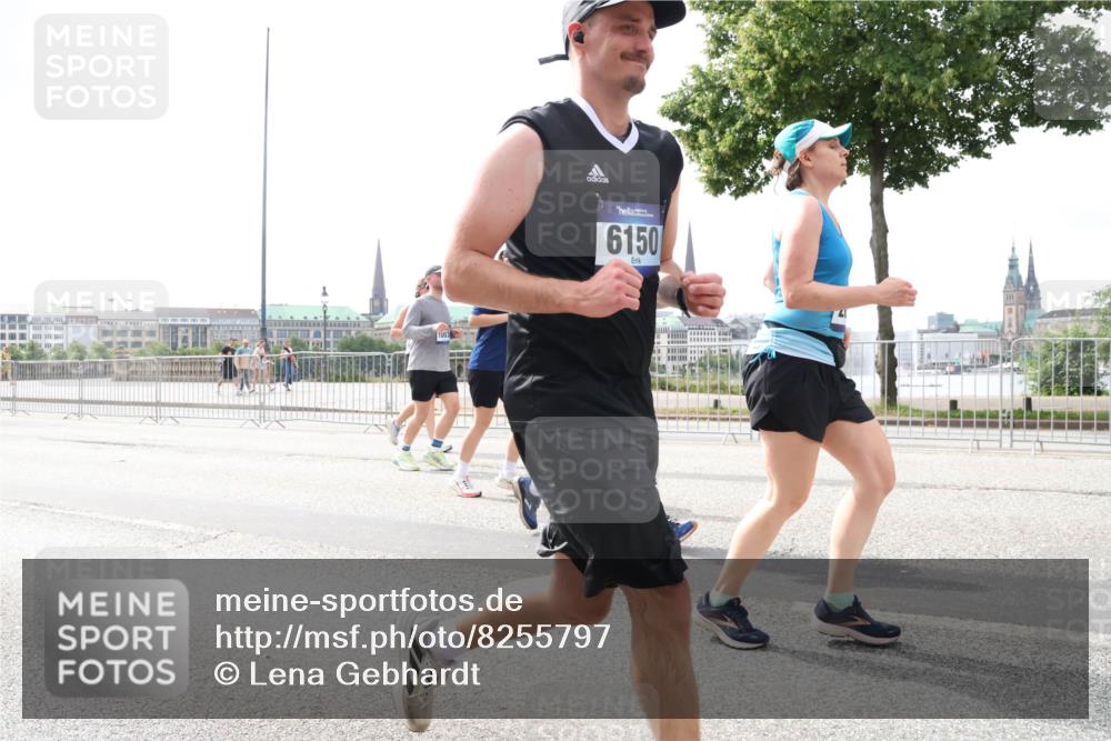 29.06.2025 - hella hamburg halbmarathon Lena Gebhardt http://msf.ph/oto/8255797 29.06.2025 10:45:50 Lombardsbrücke 1004, 1033, 1060, 1085, 1100, 1104, 1421, 1426, 1555, 1713, 1854, 1867, 1868, 1983, 2008, 2216, 2217, 2398, 2423, 2522, 2550, 2657, 2664, 2773, 2917, 2954, 2965, 2973, 3357, 3377, 4104, 4223, 4224, 4306, 4317, 4388, 4572, 5044, 5339, 5635, 5703, 5769, 5770, 5892, 5949, 6133, 6150, 6333, 6392, 6623, 6922, 7268, 7283, 7356, 7530, 7541, 7605, 7859, 7894, 8745, 9120, 9121, 9426, 9620, 10030, 10182, 10225, 10327, 10329, 10367, 10511, 11358, 11876 meine-sportfotos.de