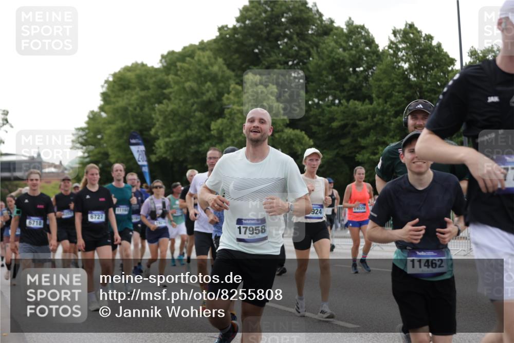 29.06.2025 - hella hamburg halbmarathon Jannik Wohlers http://msf.ph/oto/8255808 29.06.2025 10:31:43 Lombardsbrücke 1311, 1987, 2349, 2384, 2943, 3022, 3221, 3358, 3707, 3752, 3778, 3822, 4314, 4605, 4924, 5156, 5496, 5601, 5658, 5743, 6218, 6252, 7135, 7239, 7295, 7344, 7535, 7570, 7695, 7789, 7816, 8175, 8538, 9206, 10248, 10924, 11168, 11462, 12136, 12319, 12755, 12936, 13026, 13959, 13960, 14029, 14105, 14191, 14599, 15471, 16200, 17118, 17958, 18283, 18369, 18838, 18931 meine-sportfotos.de