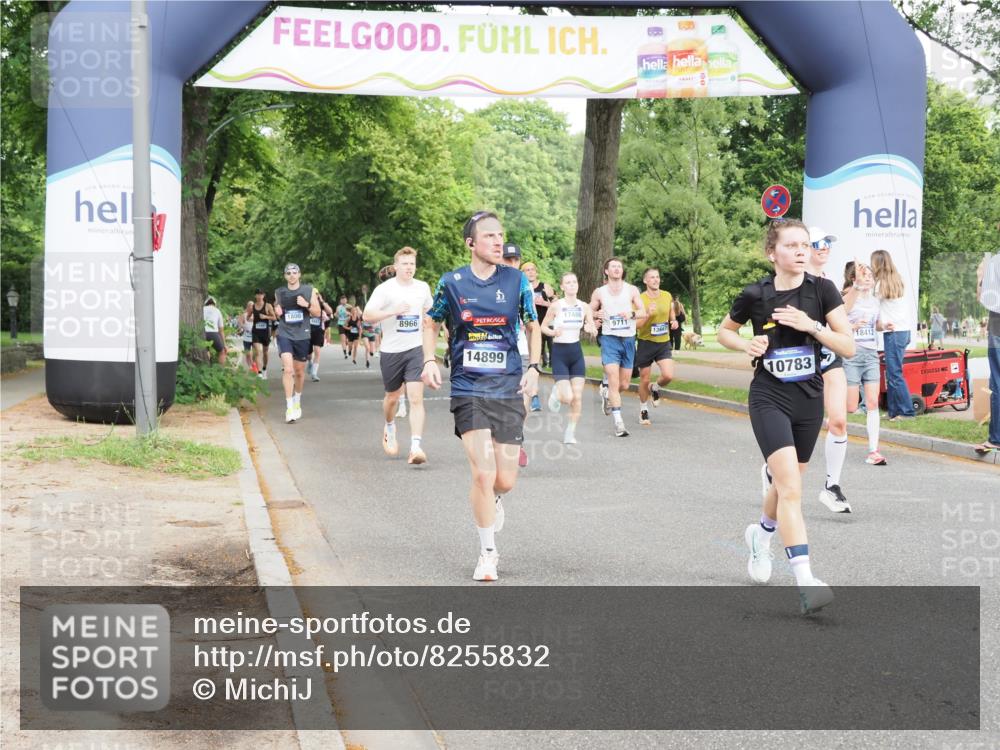 29.06.2025 - hella hamburg halbmarathon MichiJ http://msf.ph/oto/8255832 29.06.2025 10:29:23 Zwischen KM18-KM19 1677, 1912, 2797, 4303, 5050, 6429, 6495, 6771, 7774, 9540, 9640, 10783, 12292, 12895, 13457, 14899, 15493, 16201, 16347, 16580, 17971, 18412, 18802 meine-sportfotos.de