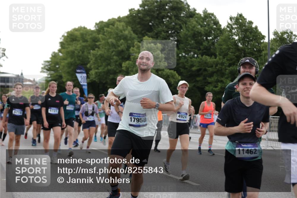 29.06.2025 - hella hamburg halbmarathon Jannik Wohlers http://msf.ph/oto/8255843 29.06.2025 10:31:43 Lombardsbrücke 1311, 1987, 2349, 2384, 2943, 3022, 3221, 3358, 3707, 3752, 3778, 3822, 4314, 4605, 4924, 5156, 5496, 5601, 5658, 5743, 6218, 6252, 7135, 7239, 7295, 7344, 7535, 7570, 7695, 7789, 7816, 8175, 8538, 9206, 10248, 10924, 11168, 11462, 12136, 12319, 12755, 12936, 13026, 13959, 13960, 14029, 14105, 14191, 14599, 15471, 16200, 17118, 17958, 18283, 18369, 18838, 18931 meine-sportfotos.de