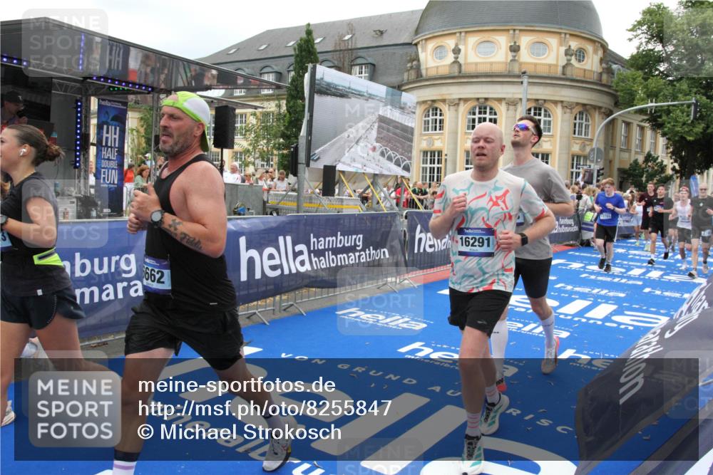 29.06.2025 - hella hamburg halbmarathon Michael Strokosch http://msf.ph/oto/8255847 29.06.2025 10:50:45 Ziel 1399, 2234, 2788, 4346, 6662, 6712, 7134, 7583, 7786, 7952, 8657, 9057, 11356, 13701, 13808, 13875, 15426, 15519, 15720, 16291, 17129, 17908, 18229, 18370, 18413, 18820 meine-sportfotos.de