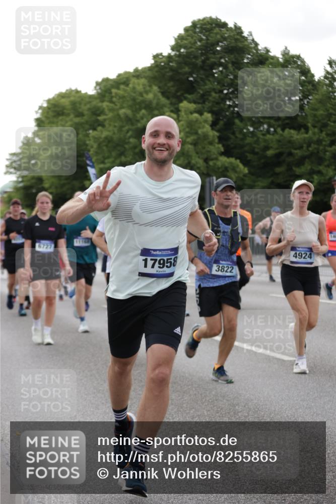 29.06.2025 - hella hamburg halbmarathon Jannik Wohlers http://msf.ph/oto/8255865 29.06.2025 10:31:44 Lombardsbrücke 1311, 1987, 2349, 2943, 3022, 3358, 3707, 3752, 3778, 3822, 4314, 4365, 4605, 4924, 5496, 5601, 5658, 5743, 6218, 6252, 7135, 7239, 7295, 7344, 7535, 7570, 7695, 7789, 7816, 8175, 8538, 9206, 10248, 10924, 11168, 11462, 12136, 12319, 12755, 12936, 13026, 13959, 13960, 14029, 14099, 14105, 14191, 14599, 15471, 15987, 16200, 17958, 18369, 18931 meine-sportfotos.de