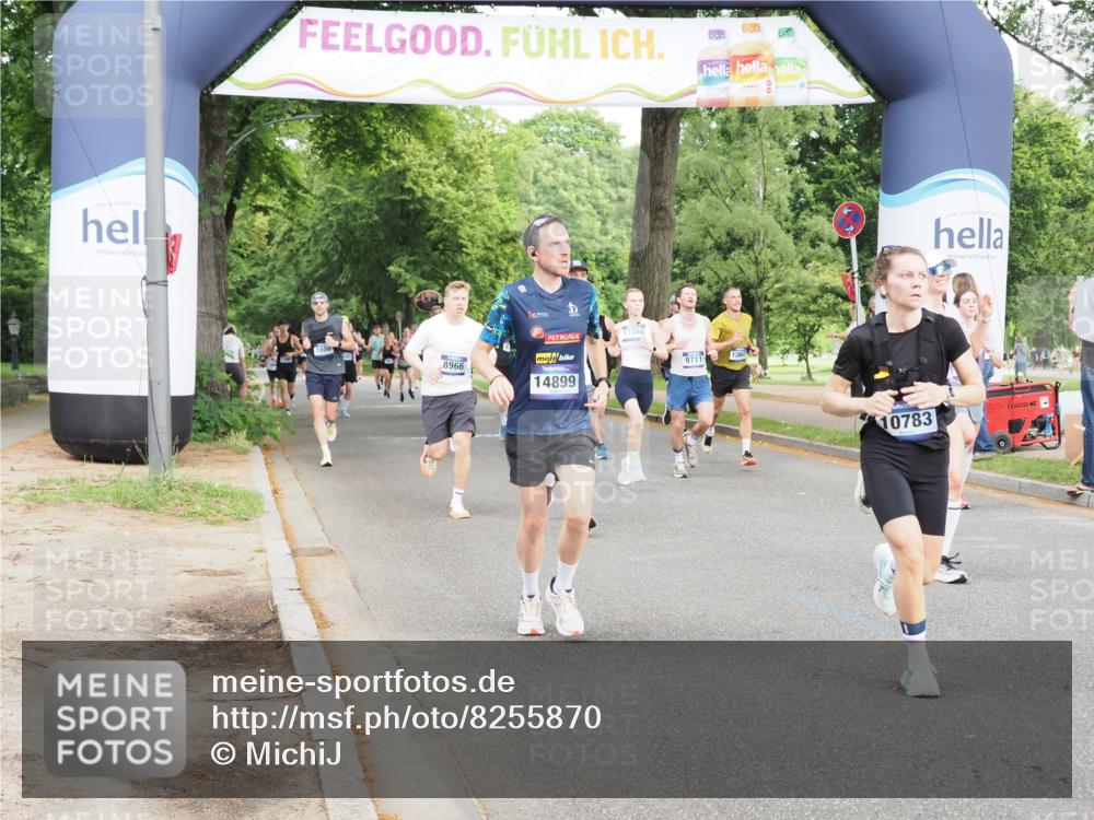 29.06.2025 - hella hamburg halbmarathon MichiJ http://msf.ph/oto/8255870 29.06.2025 10:29:24 Zwischen KM18-KM19 1677, 1912, 2797, 4303, 6429, 6771, 7774, 9540, 9640, 9711, 10783, 12292, 12895, 13457, 13667, 14899, 15493, 16201, 16347, 16580, 17486, 17971, 18412, 18802 meine-sportfotos.de